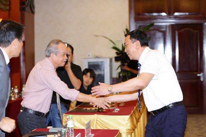 Chủ tịch Trần Quốc Tuấn và ông bầu Đoàn Nguyên Đức. ảnh: Anh Khoa 