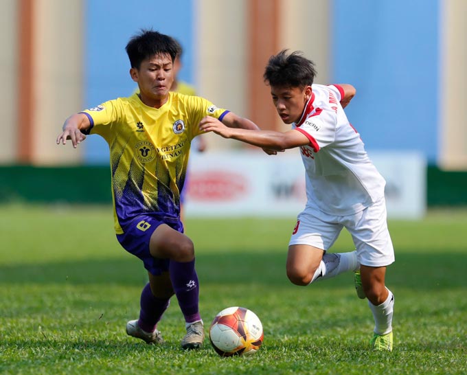 Hà Nội (trái) là đội lên ngôi vô địch giải U15 QG 2026