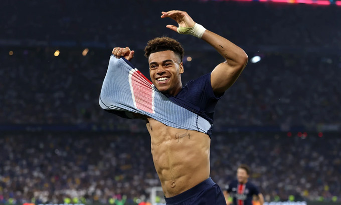 Tin giờ chót 16/4: Saha tiến cử ngôi sao 'như Ronaldo thời trẻ' cho MU