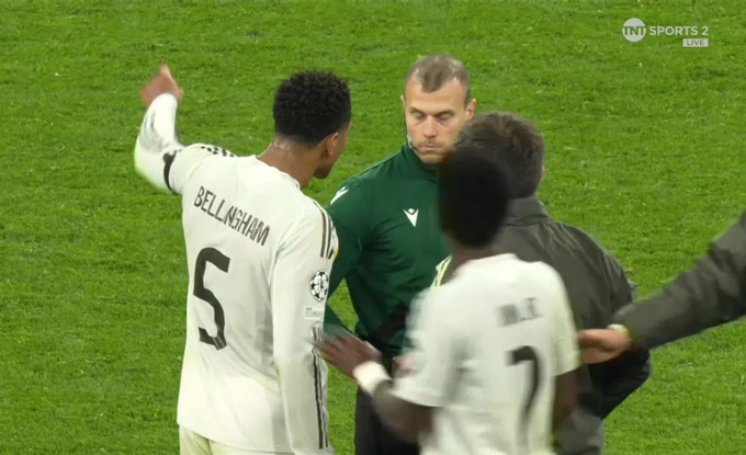 Bellingham bức xúc với trọng tài