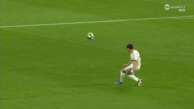 ... giúp Guler mở tỷ số trận Bayern vs Real. Ảnh - TNT Sport