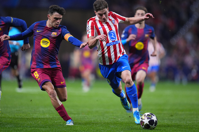 Pedri không thể lấy lại phong độ đỉnh cao sau khi bình phục chấn thương. Ảnh: AP