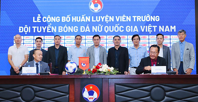 HLV Hoàng Văn Phúc được bổ nhiệm trở thành HLV ĐT nữ Việt Nam