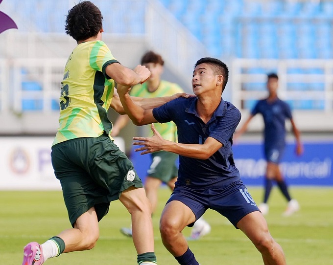 U17 Australia (áo vàng) giành ngôi nhất bảng C