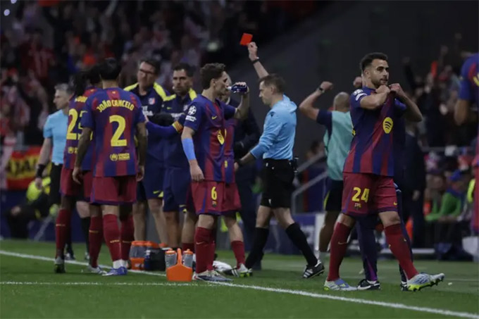 Barca cho rằng mình luôn bị xử ép ở cả 2 trận tứ kết
