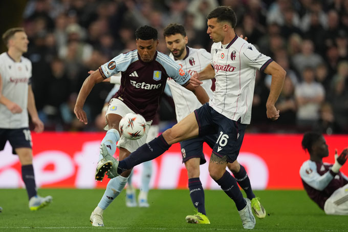 Watkins có bàn thắng thứ 100 cho Aston Villa