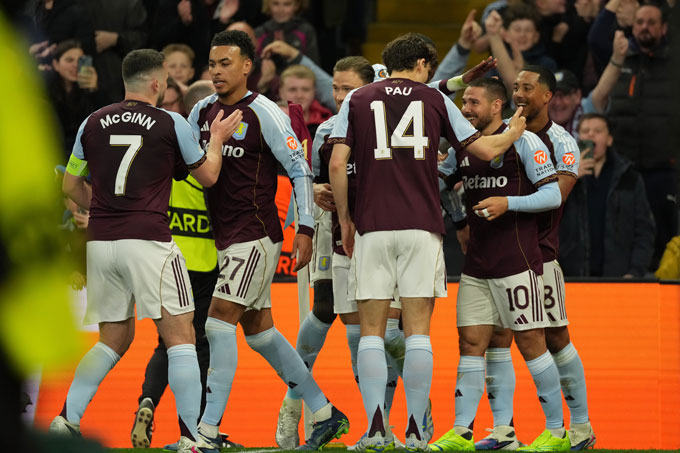 Aston Villa giành quyền vào bán kết Europa League với chiến thắng đậm