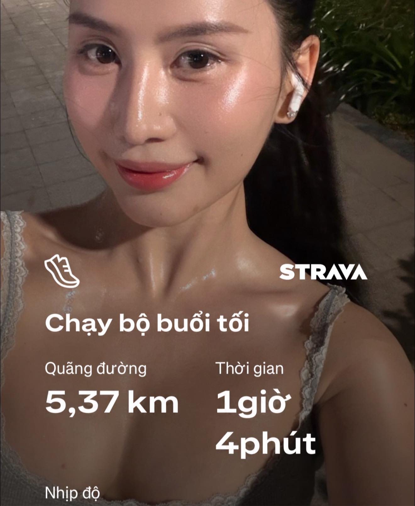 Trang Lê "khoe" thành tích tập thể thao vào buổi tối - Ảnh - Facebook nhân vật