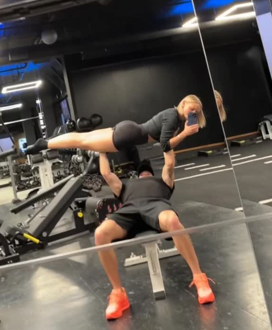 Mudryk tập luyện tại phòng gym cùng Jordyn Jones - Ảnh: @TouchlineX