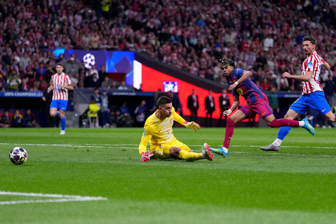 Atletico vẫn đi tiếp dù thua Barca 1-2 trong trận tứ kết lượt về Champions League.
