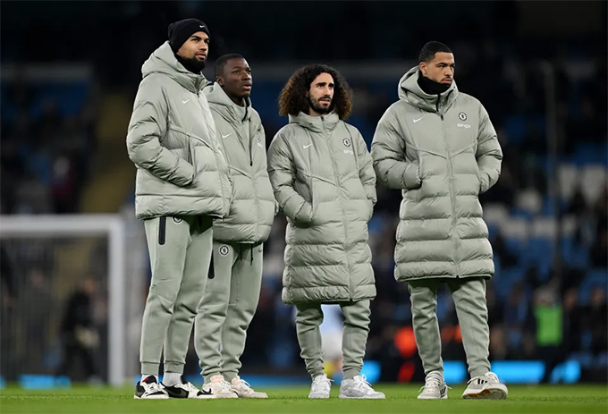 Levi Colwill (trái) bị chấn thương dây chằng chéo trước nghiêm trọng