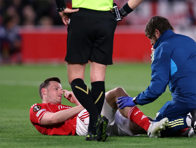 Tiền đạo Chris Wood của Nottingham gặp chấn thương nghiêm trọng tại Europa League
