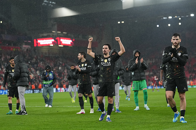 PSG là "bố" của các đội bóng Premier League mùa này với 5 chiến thắng và 1 trận hòa