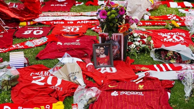 CĐV tưởng nhớ Diogo Jota