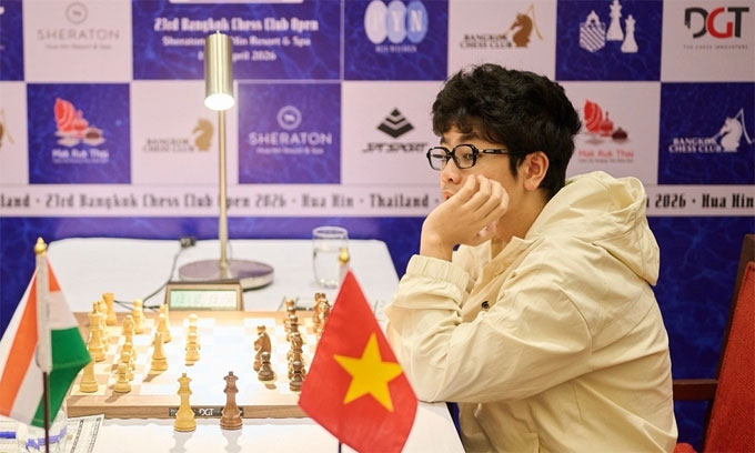 Đầu Khương Duy trong một ván đấu tại giải cờ vua Bangkok Mở rộng tại Thái Lan tháng 4/2026. Ảnh: BCC Open