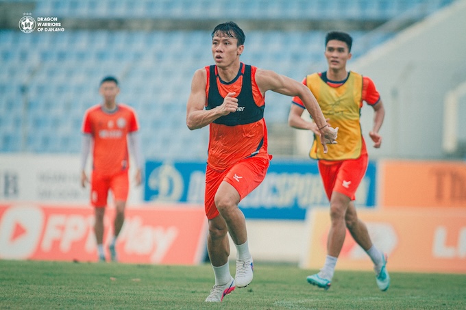 Đà Nẵng đang nỗ lực tập luyện chuẩn bị cho trận gặp Nam Định. Ảnh: FBNV