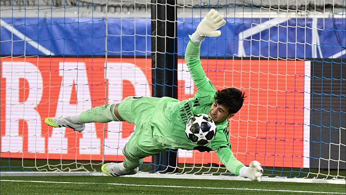 Javi Navarro cản phá tới 3 quả phạt 11m