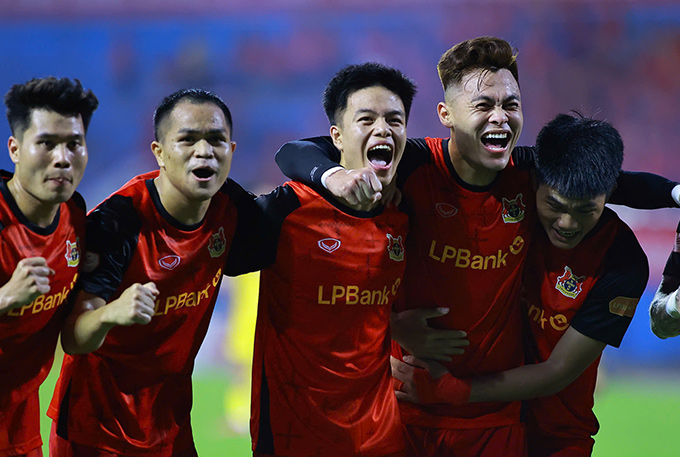 Ninh Bình liên tiếp lập công trong hiệp một - Ảnh: Đức Cường