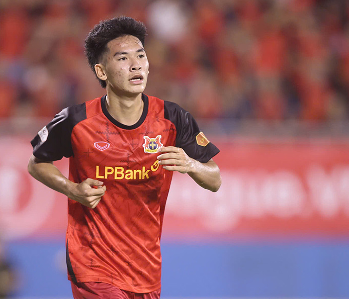 Văn Thuận tiếp tục "nhả đạn" tại V.League - Ảnh: Đức Cường