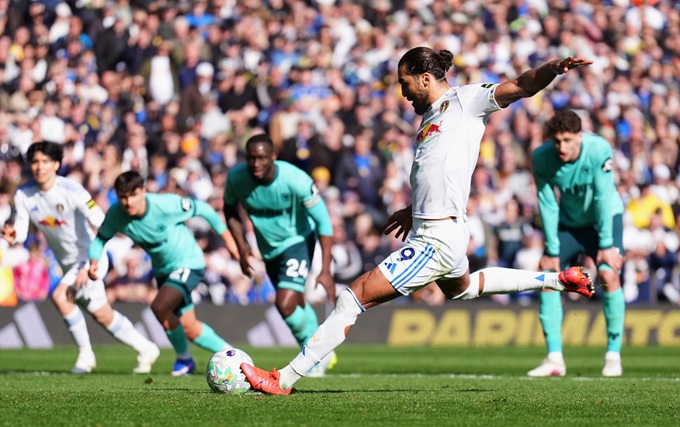 Hủy diệt Wolves, Leeds tiến gần suất trụ hạng