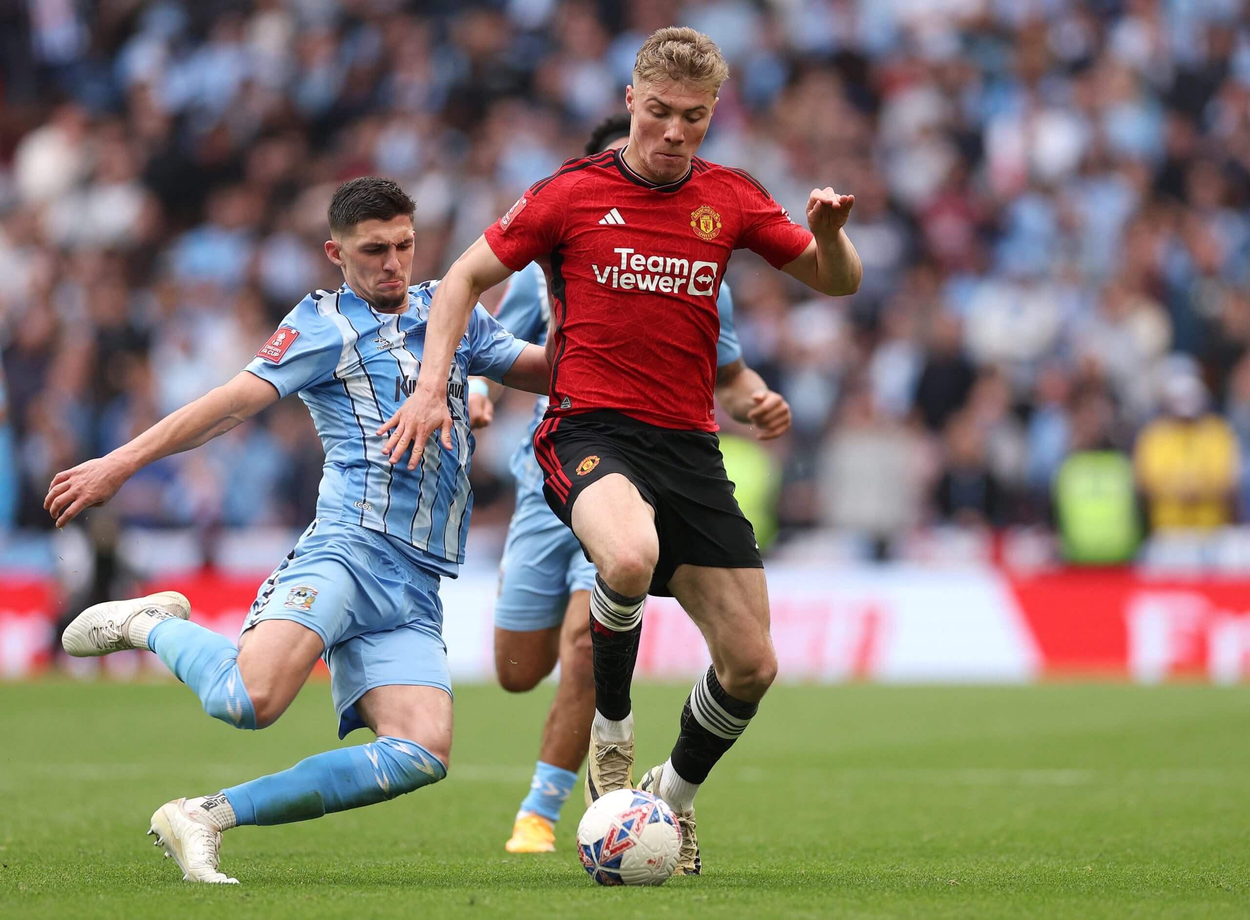 Mia trước, Coventry suýt hạ MU ở bán kết FA Cup