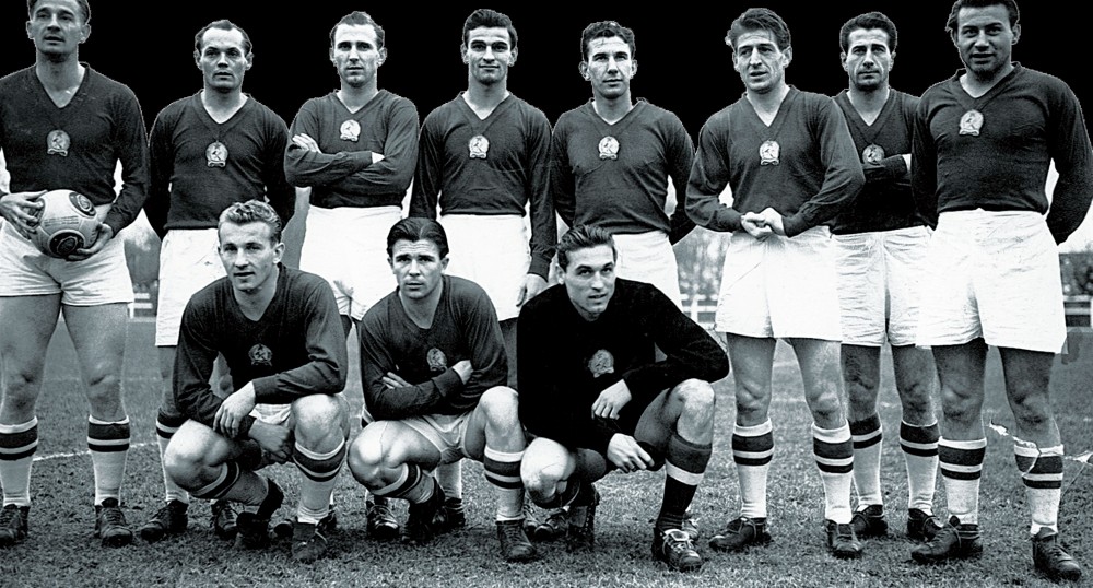 Trong vòng 4 năm và 1 tháng (6/1950 đến 7/1954), ĐT Hungary bất bại tuyệt đối và được gọi là Đội Bóng Vàng
