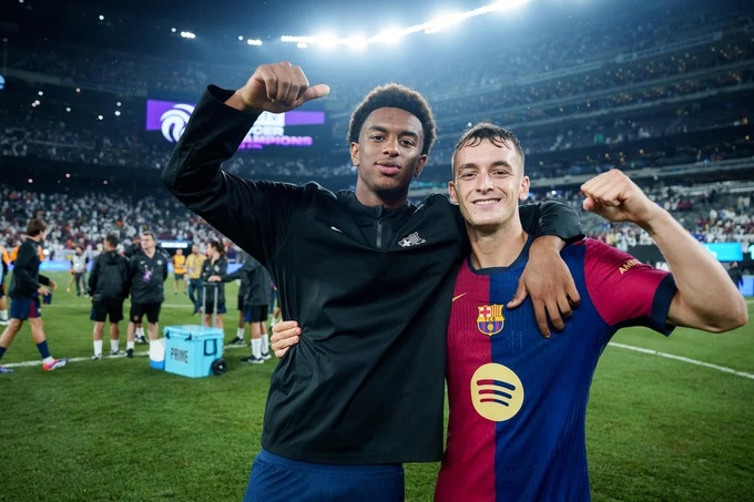 Cả Alejandro Balde lẫn Marc Casado đều không muốn rời Barca.