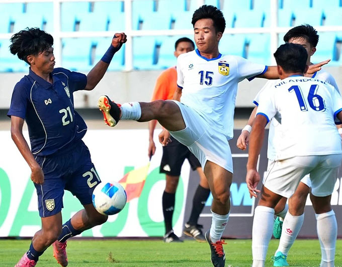 Đội bóng trẻ xứ chùa vàng nhận nhiều chỉ trích từ truyền thông và người hâm mộ nước nhà.