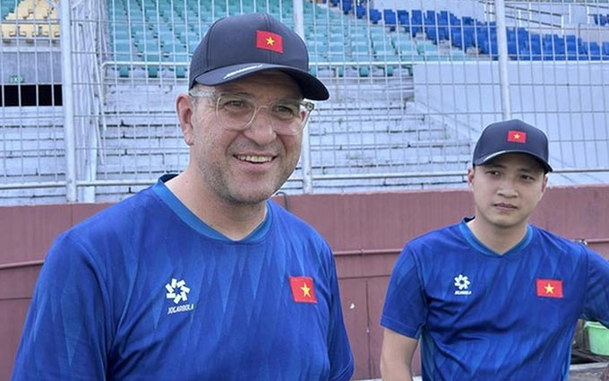 HLV Roland yêu cầu U17 Việt Nam thận trọng, giữ kỷ luật trước U17 Indonesia.