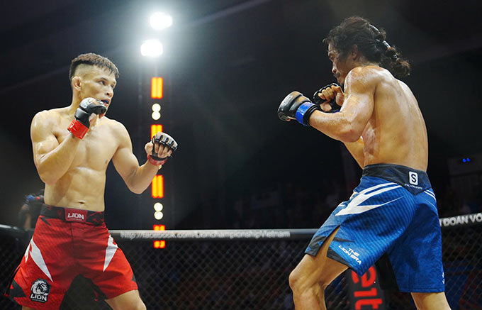 Lê Văn Tuần (đỏ) chiếm ưu thế trước kẻ thách thức Trần Trọng Kim.