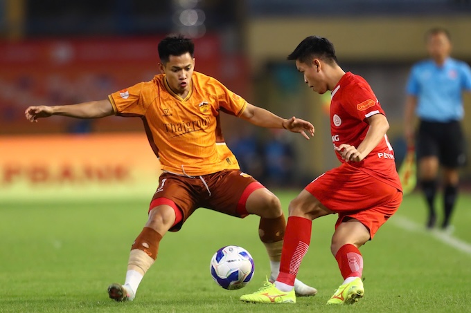 Thế giằng co được hai đội tạo ra xuống 70 phút của trận đấu. Ảnh: Phan Tùng 