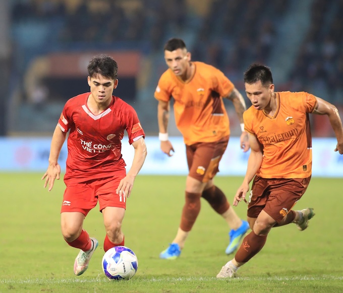 Văn Khanh và đồng đội đã gặp nhiều sức ép đến từ HAGL. Ảnh: Phan Tùng 