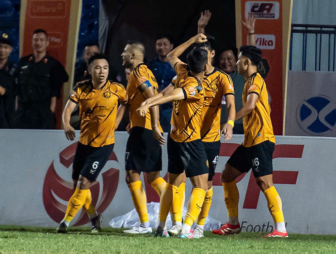 Văn Thắng ghi bàn giúp Thanh Hoá vượt lên dẫn trước - Anh: Phan Tùng 