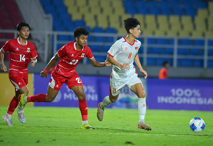 U17 Việt Nam tạo được thế trận lấn lướt trước U17 Indonesia 