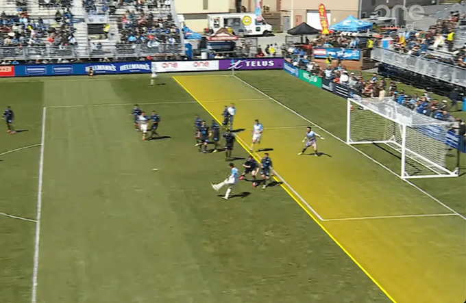 Luật việt vị mới của Arsene Wenger lần đầu được áp dụng chính thức