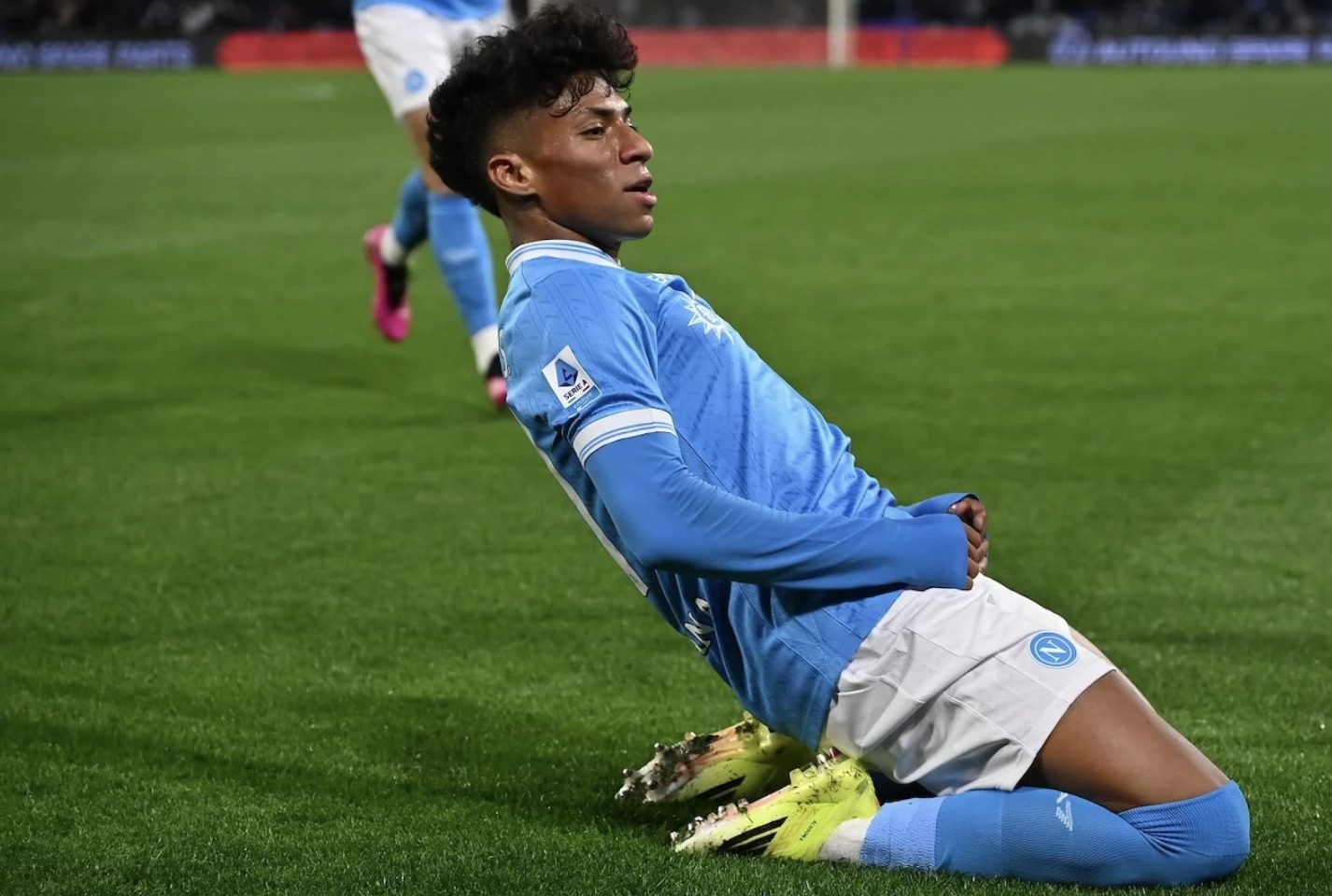 Trận đấu của Frank Anguissa kết thúc sau 45 phút cực kỳ mờ nhạt