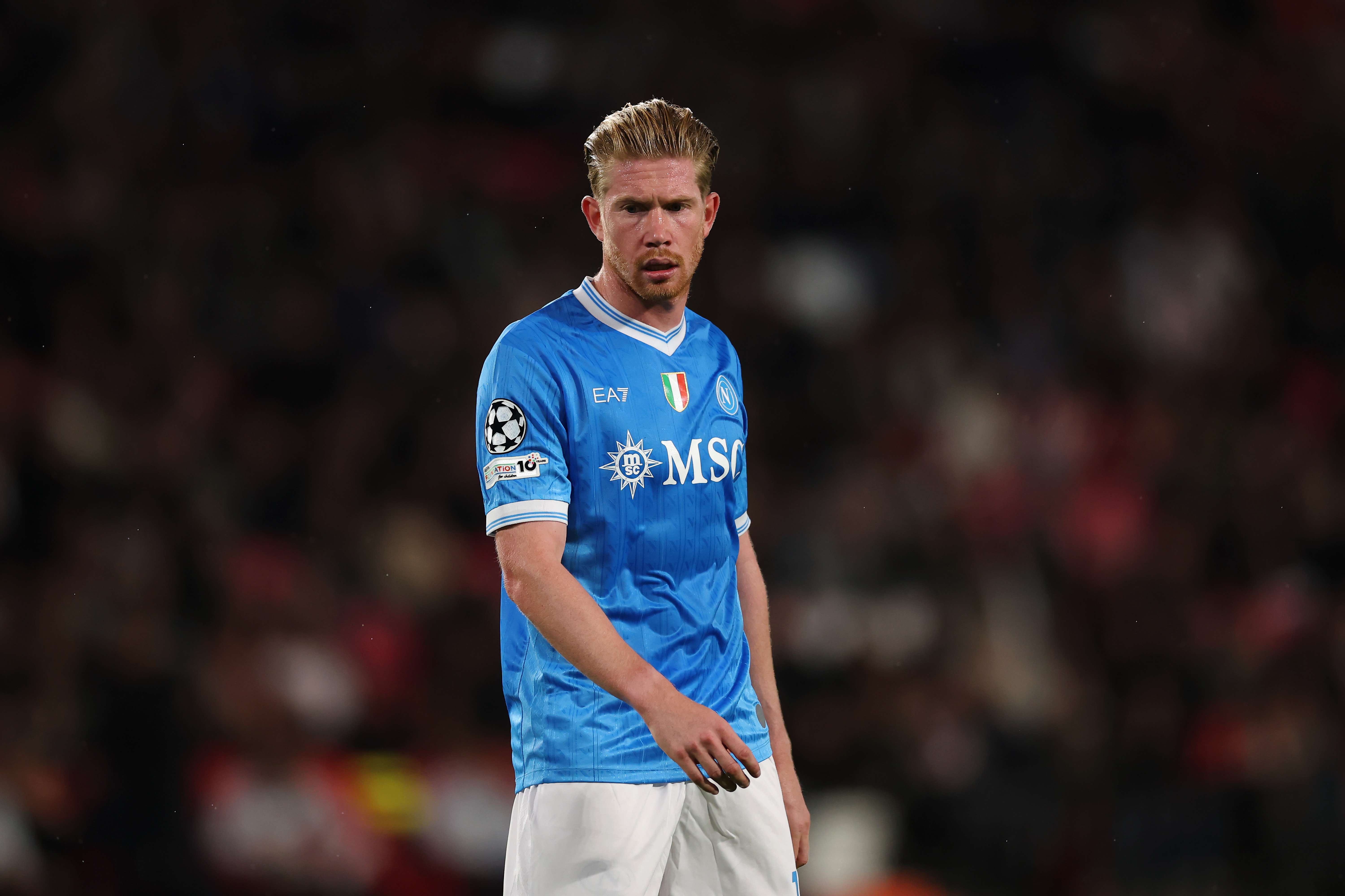 De Bruyne đã gặp khó khăn trong hiệp một với hàng loạt lỗi kỹ thuật