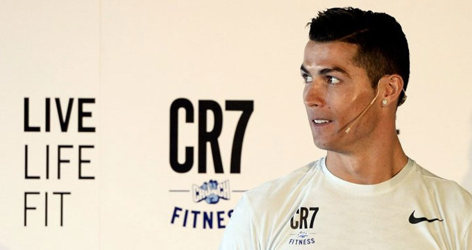 Cristiano Ronaldo méo mặt vì kinh doanh