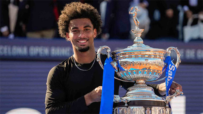 Chức vô địch Barcelona Open giúp Fils leo xếp hạng 25 thế giới. Ảnh: ATP