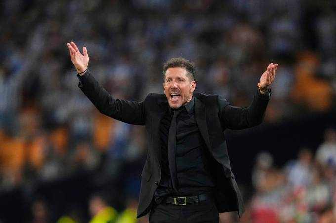 Diego Simeone đang là ứng viên số một cho ghế HLV Chelsea thay Liam Rosenior (ảnh: AP)