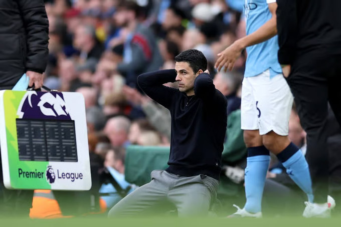 Vì sao Man City thắng Burnley là chiếm đỉnh bảng của Arsenal?