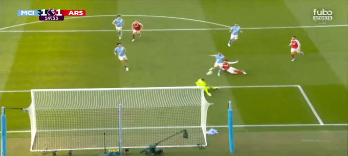 Donnarumma từ chối cú dứt điểm của Havertz - Ảnh: @TouchlineX