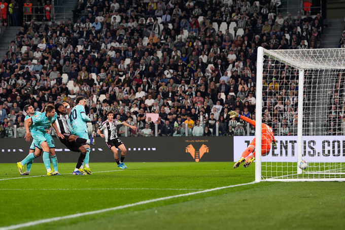 Thuram nhân đôi cách biệt ở phút 52