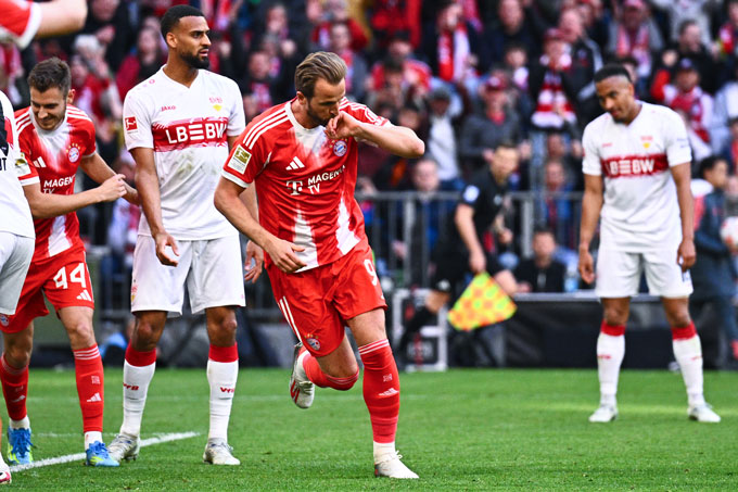 Kane ghi 1 bàn trong chiến thắng 4-2 của Bayern trước Stuttgart