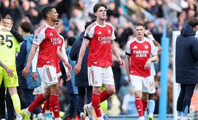 Arsenal vừa để thua Man City