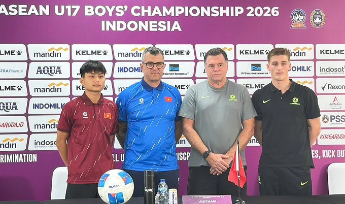 Cầu thủ, HLV 2 đội trong buổi họp báo 