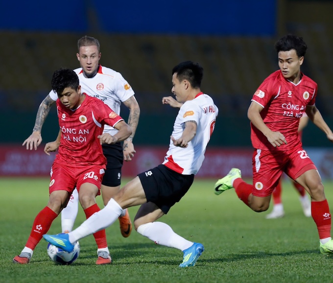 CA TP.HCM vừa có trận thua đậm CAHN 0-3 - Ảnh: Anh Khoa 