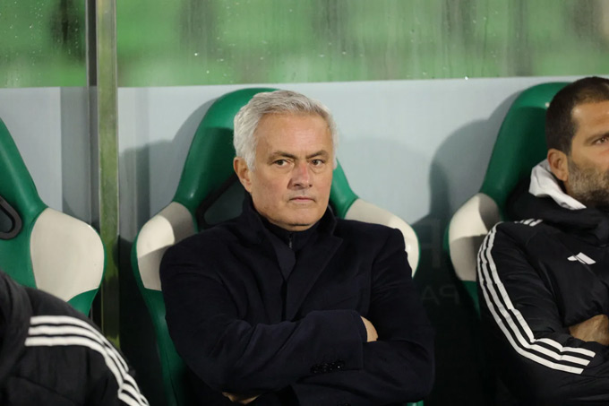 Mourinho có thể bất bại tại Benfica mùa này nhưng lại trắng tay