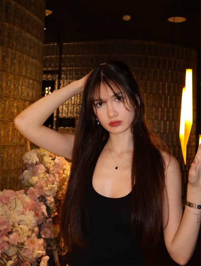 Dù mới 19 tuổi nhưng em gái Văn Lâm sở hữu sắc vóc vạn người mê 