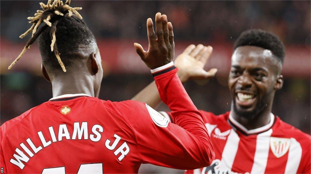 Williams cùng cậu em trai Nico tỏa sáng trong màu áo Bilbao